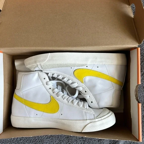 Nike Blazer Mid 77 Vintage Sneakers - Men 6.5 - Barely Worn - Picture 2 of 12